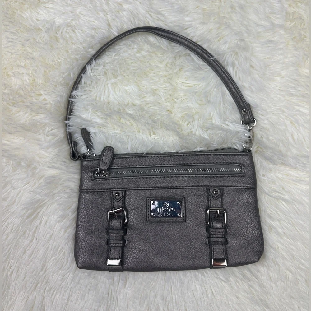 Nicole Miller Clutch Purse w Wrist Strap Wristlet Silver Gray multi card slots